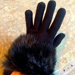 Ann Taylor black gloves with fur wrists
